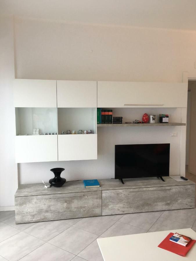 Appartamento Sul Porto Лоано Екстериор снимка