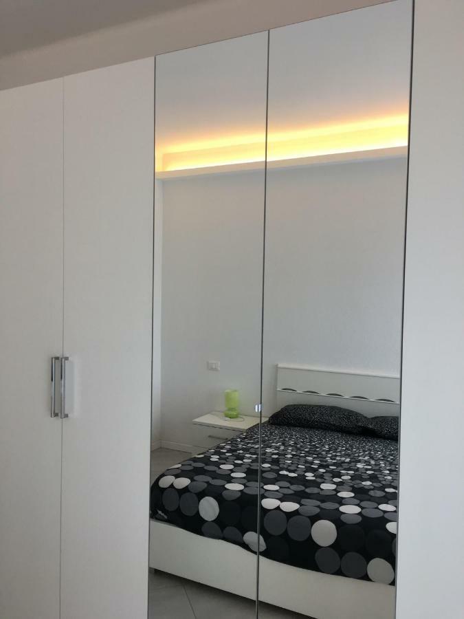 Appartamento Sul Porto Лоано Екстериор снимка