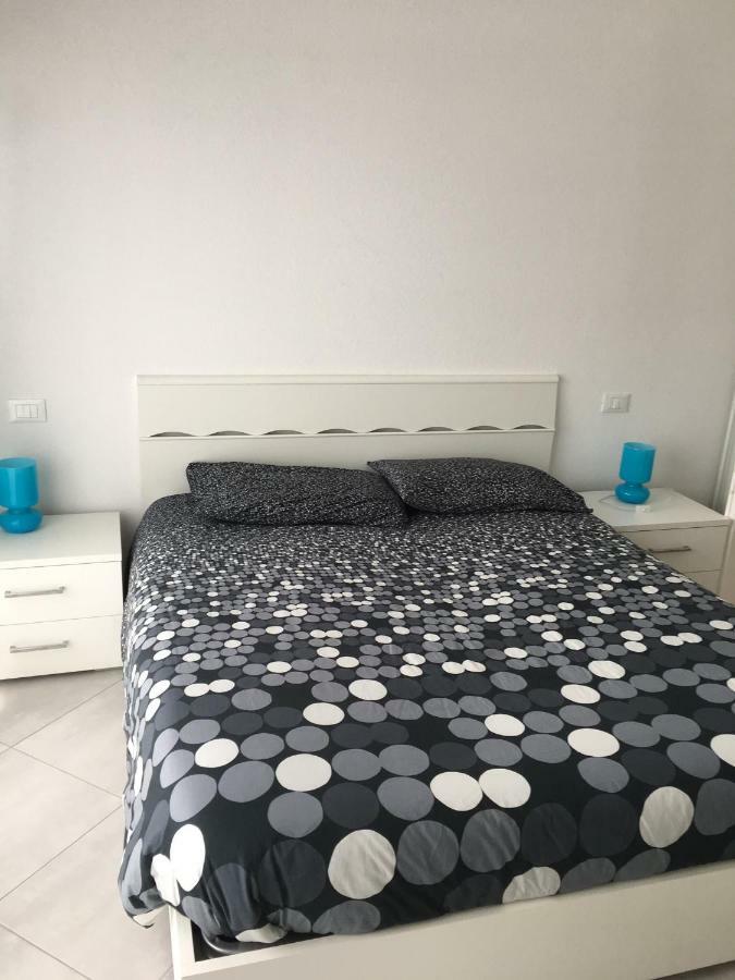 Appartamento Sul Porto Лоано Екстериор снимка