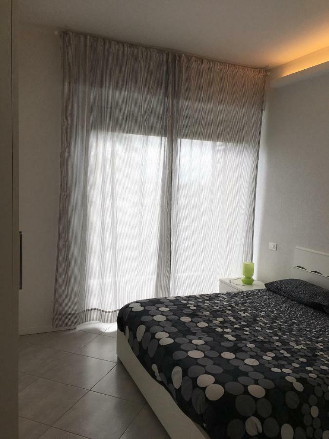 Appartamento Sul Porto Лоано Екстериор снимка