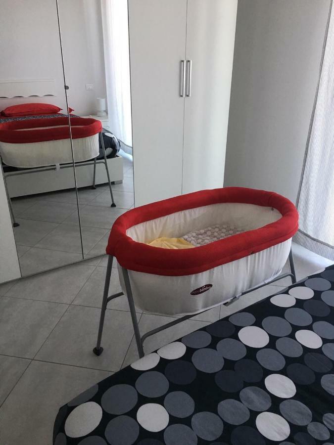 Appartamento Sul Porto Лоано Екстериор снимка